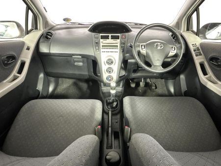 2011-Toyota-Yaris-Zen3-5-dr_6