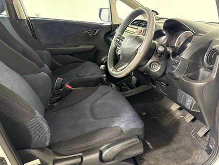 2012-Honda-Jazz-13-Comfort_10