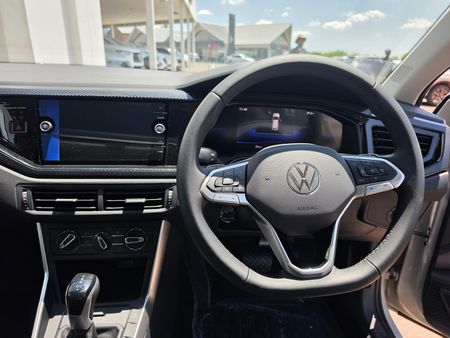 2026-Volkswagen-Polo-10-TSI-Life-Auto-DSG_10