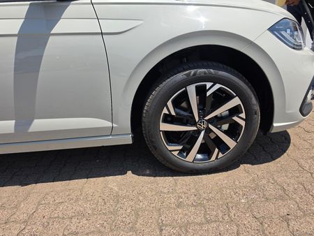 2026-Volkswagen-Polo-10-TSI-Life-Auto-DSG_4