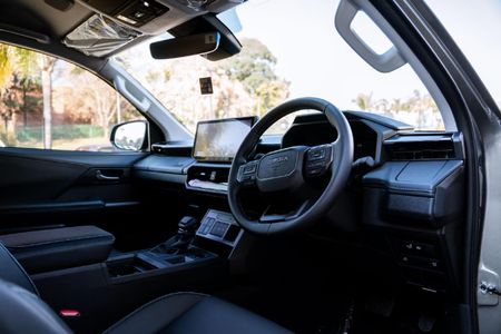 2026-Toyota-Hilux-28-GD-6-RB-Raider-X-4x4-Auto-Extended-Cab_11