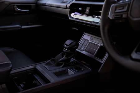 2026-Toyota-Hilux-28-GD-6-RB-Raider-X-4x4-Auto-Extended-Cab_13