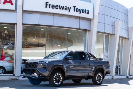 2026-Toyota-Hilux-28-GD-6-RB-Raider-X-4x4-Auto-Extended-Cab_0