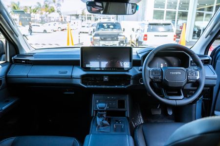 2026-Toyota-Hilux-28-GD-6-RB-Raider-X-4x4-Auto-Extended-Cab_24