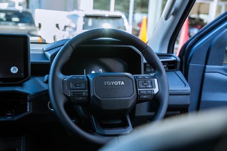 2026-Toyota-Hilux-28-GD-6-RB-Raider-X-4x4-Auto-Extended-Cab_25