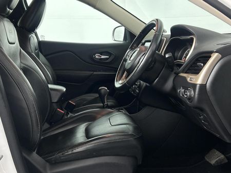 2016-Jeep-Cherokee-32-Limited-Auto_10