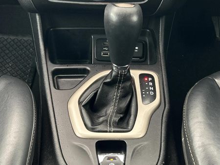 2016-Jeep-Cherokee-32-Limited-Auto_11