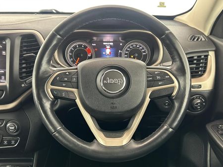 2016-Jeep-Cherokee-32-Limited-Auto_13