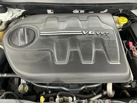 2016-Jeep-Cherokee-32-Limited-Auto_14