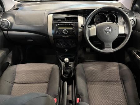 2011-Nissan-Livina-16-Acenta-X-Gear_10
