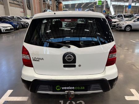 2011-Nissan-Livina-16-Acenta-X-Gear_5
