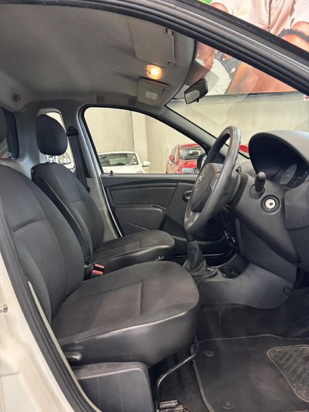 2021-Nissan-NP200-16-AC-Safety-Pack_12