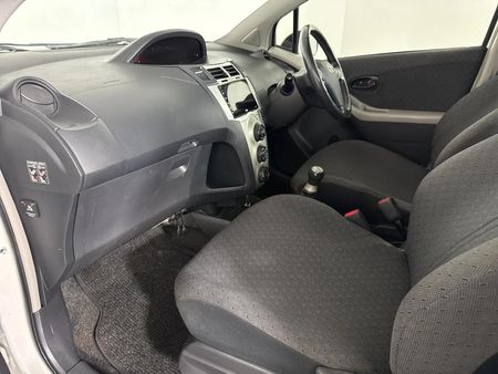 2009-Toyota-Yaris-T3-5-dr_9