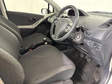 2009-Toyota-Yaris-T3-5-dr_10