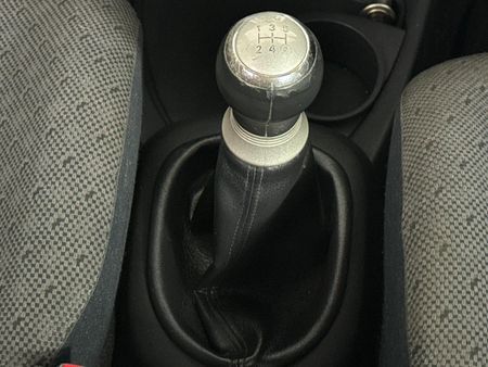 2009-Toyota-Yaris-T3-5-dr_11
