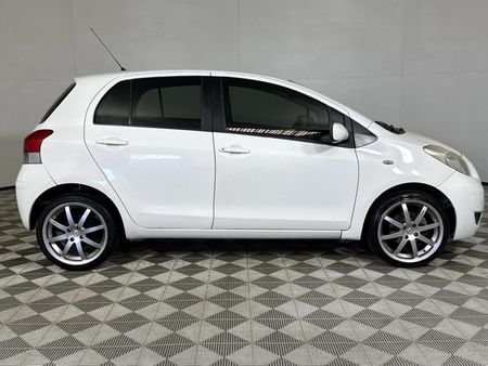 2009-Toyota-Yaris-T3-5-dr_3