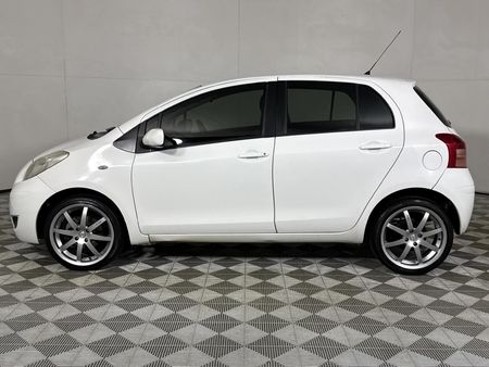 2009-Toyota-Yaris-T3-5-dr_5
