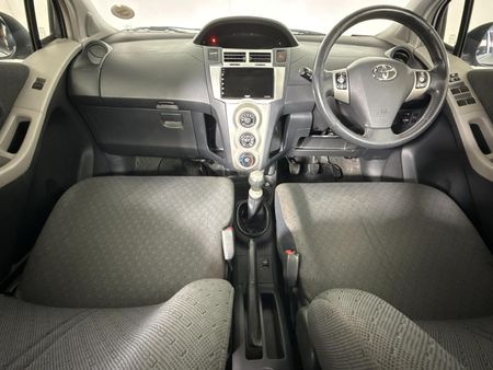 2009-Toyota-Yaris-T3-5-dr_6