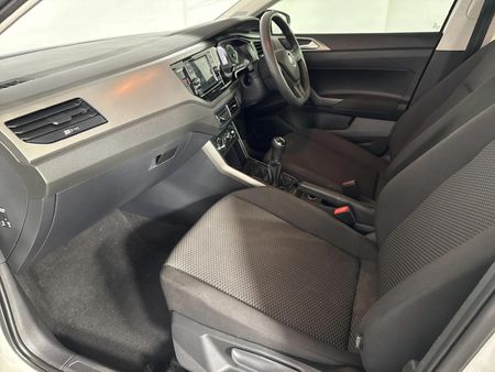 2018-Volkswagen-Polo-10-TSI-Trendline_9