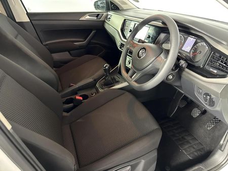 2018-Volkswagen-Polo-10-TSI-Trendline_10