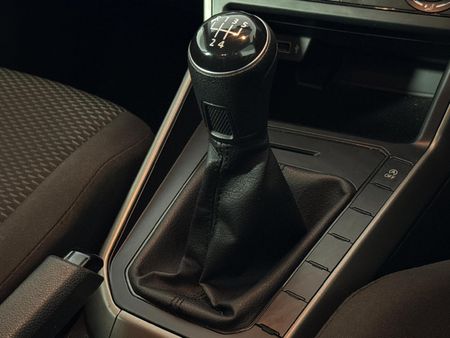 2018-Volkswagen-Polo-10-TSI-Trendline_11