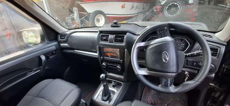 2022-Mahindra-Pik-Up-22-mHawk-S11-Dusk-4x4-Auto-Double-Cab_4