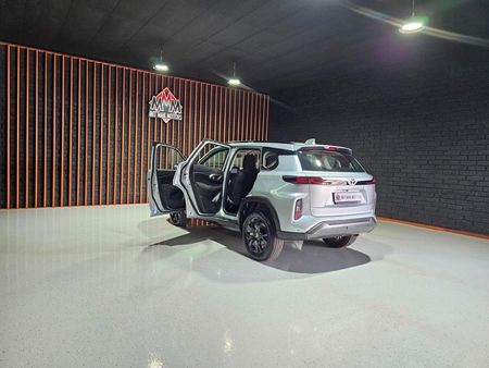 2025-Toyota-Urban-Cruiser-15-XR-Auto_23