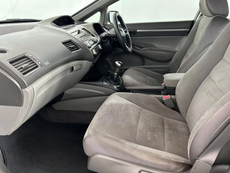 2007-Honda-Civic-18-LXi-Sedan_9