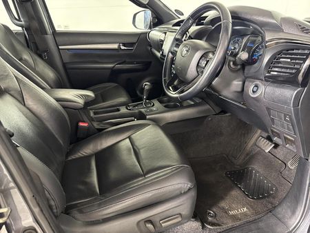 2021-Toyota-Hilux-28-GD-6-Raised-Body-Legend-RS-4x4-Auto-Double-Cab_10
