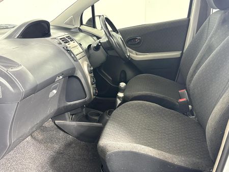 2008-Toyota-Yaris-T3-5-dr_9