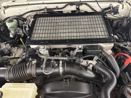 2014-Toyota-Land-Cruiser-76-45-D-V8-Station-Wagon_11
