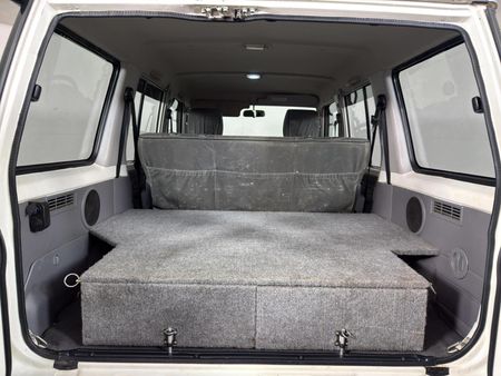 2014-Toyota-Land-Cruiser-76-45-D-V8-Station-Wagon_12