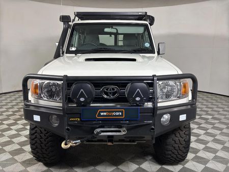 2014-Toyota-Land-Cruiser-76-45-D-V8-Station-Wagon_1