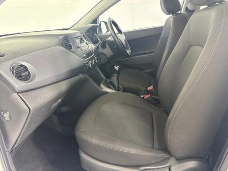 2020-Hyundai-Grand-i10-10-Motion_9