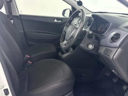 2020-Hyundai-Grand-i10-10-Motion_10