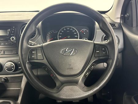 2020-Hyundai-Grand-i10-10-Motion_13
