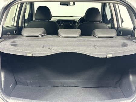 2020-Hyundai-Grand-i10-10-Motion_15