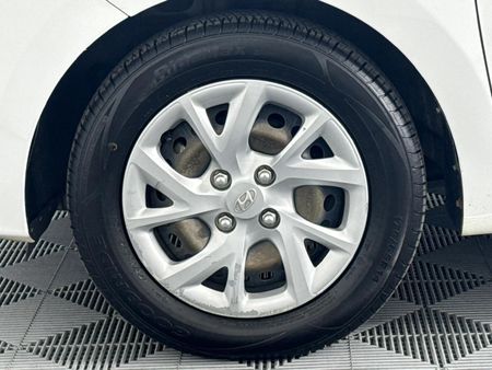 2020-Hyundai-Grand-i10-10-Motion_16