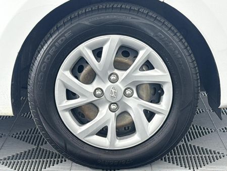 2020-Hyundai-Grand-i10-10-Motion_17