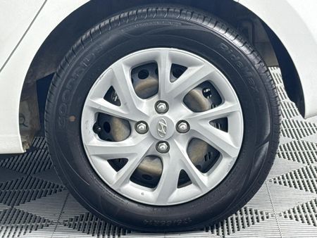 2020-Hyundai-Grand-i10-10-Motion_18