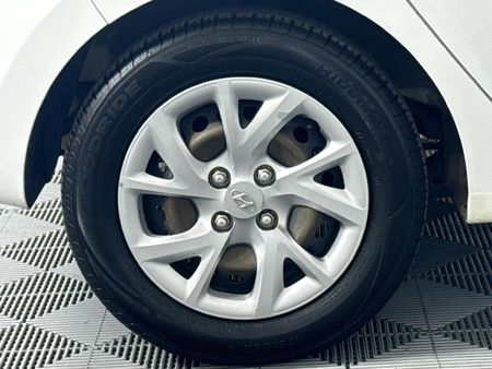 2020-Hyundai-Grand-i10-10-Motion_19