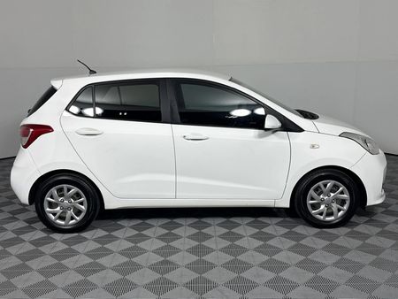 2020-Hyundai-Grand-i10-10-Motion_3