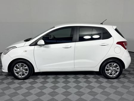 2020-Hyundai-Grand-i10-10-Motion_5