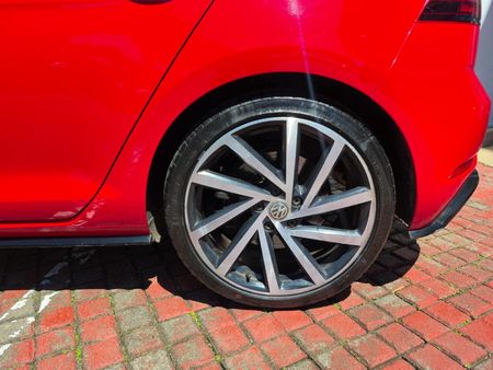 2020-Volkswagen-Golf-VII-20-TSI-R-Auto-228kW_17
