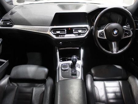 2020-BMW-3-Series-320i-M-Sport_10