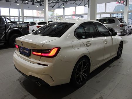 2020-BMW-3-Series-320i-M-Sport_6