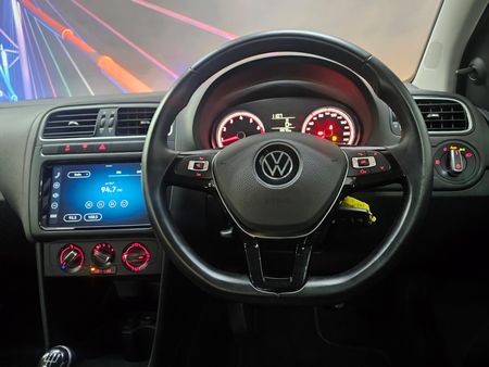 2025-Volkswagen-Polo-Vivo-16-Style_4