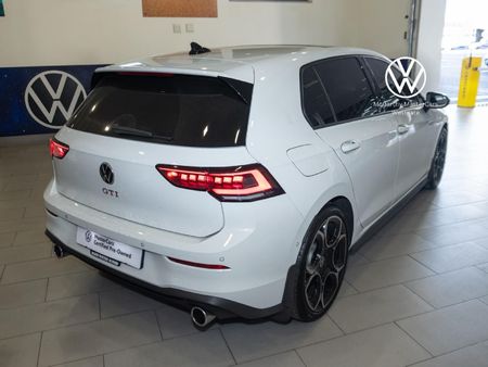 2026-Volkswagen-Golf-8-GTI-20-TSI-DSG_9