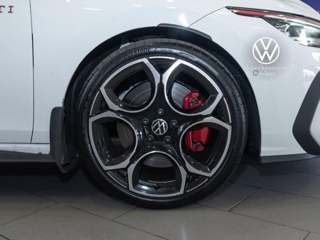 2026-Volkswagen-Golf-8-GTI-20-TSI-DSG_12