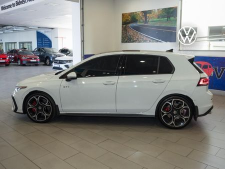 2026-Volkswagen-Golf-8-GTI-20-TSI-DSG_4